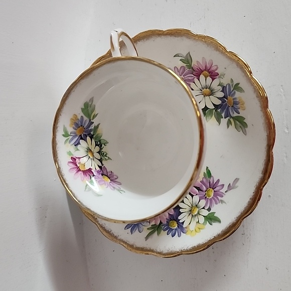 Pretty Rosina Teacup and Saucer Duo Accentuated with Daisies and Heavy Gold Bord - Picture 8 of 9